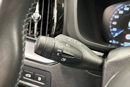 valkoinen Volvo XC60 2020 kuva 24.