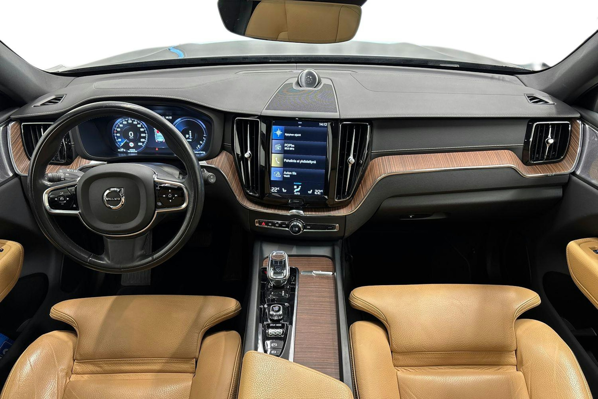 musta Volvo XC60 2020 kuva 7.