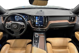 musta Volvo XC60 2020 kuva 7.