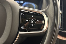 musta Volvo XC60 2020 kuva 16.