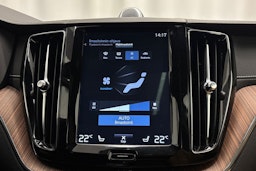 musta Volvo XC60 2020 kuva 20.