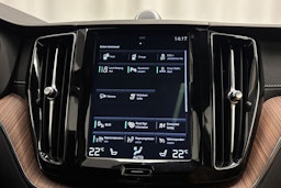 musta Volvo XC60 2020 kuva 21.