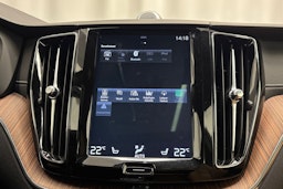 musta Volvo XC60 2020 kuva 23.