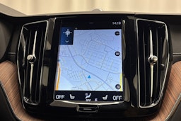 musta Volvo XC60 2020 kuva 24.