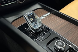 musta Volvo XC60 2020 kuva 25.