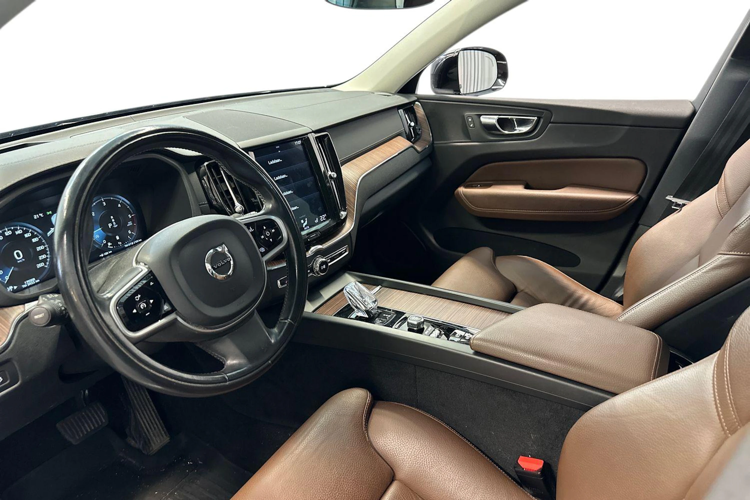 musta Volvo XC60 2020 kuva 3.