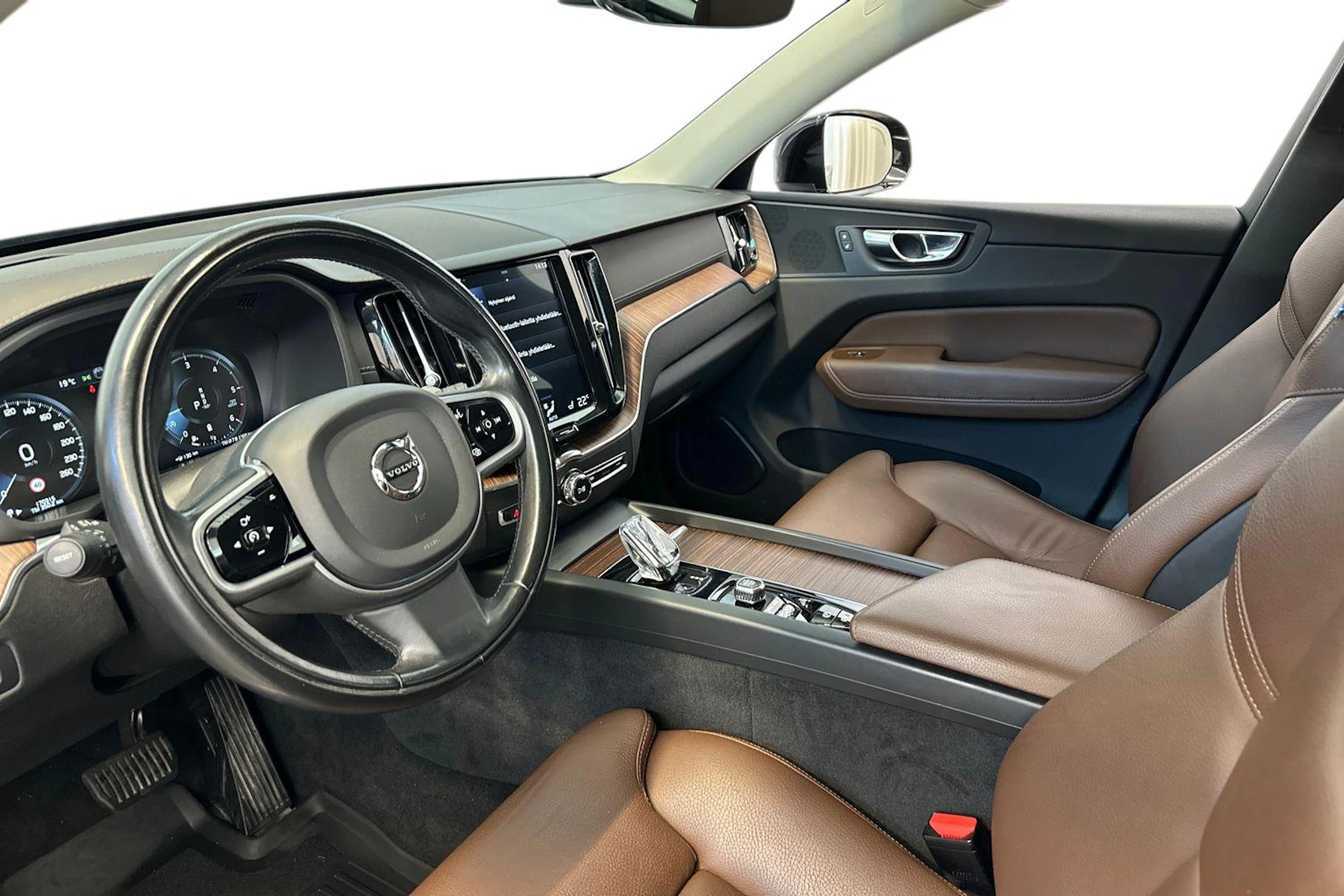 musta Volvo XC60 2020 kuva 6.