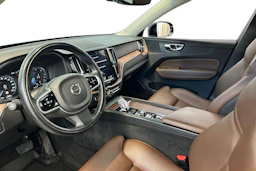 musta Volvo XC60 2020 kuva 6.
