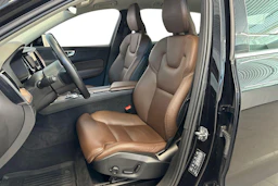 musta Volvo XC60 2020 kuva 7.