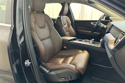musta Volvo XC60 2020 kuva 11.