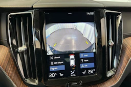 musta Volvo XC60 2020 kuva 25.
