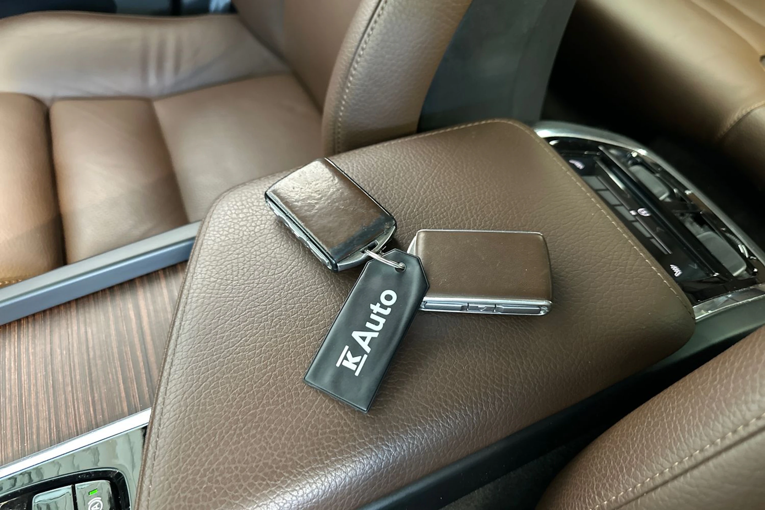 musta Volvo XC60 2020 kuva 29.