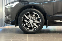 musta Volvo XC60 2020 kuva 30.