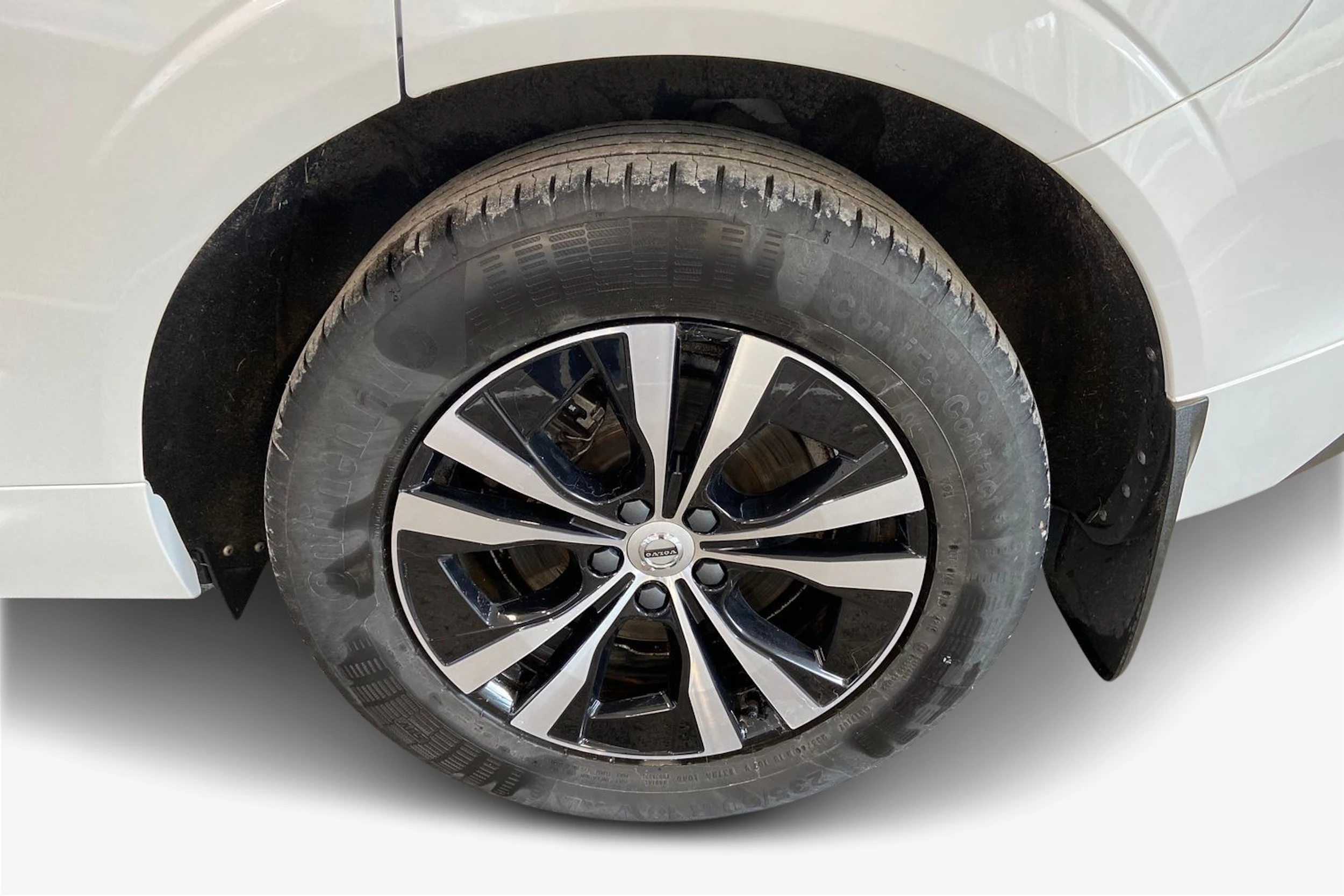 valkoinen Volvo XC60 2020 kuva 9.
