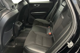 musta Volvo XC60 2021 kuva 10.