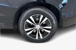 musta Volvo XC60 2021 kuva 11.
