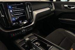 musta Volvo XC60 2021 kuva 16.