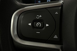 musta Volvo XC60 2021 kuva 17.