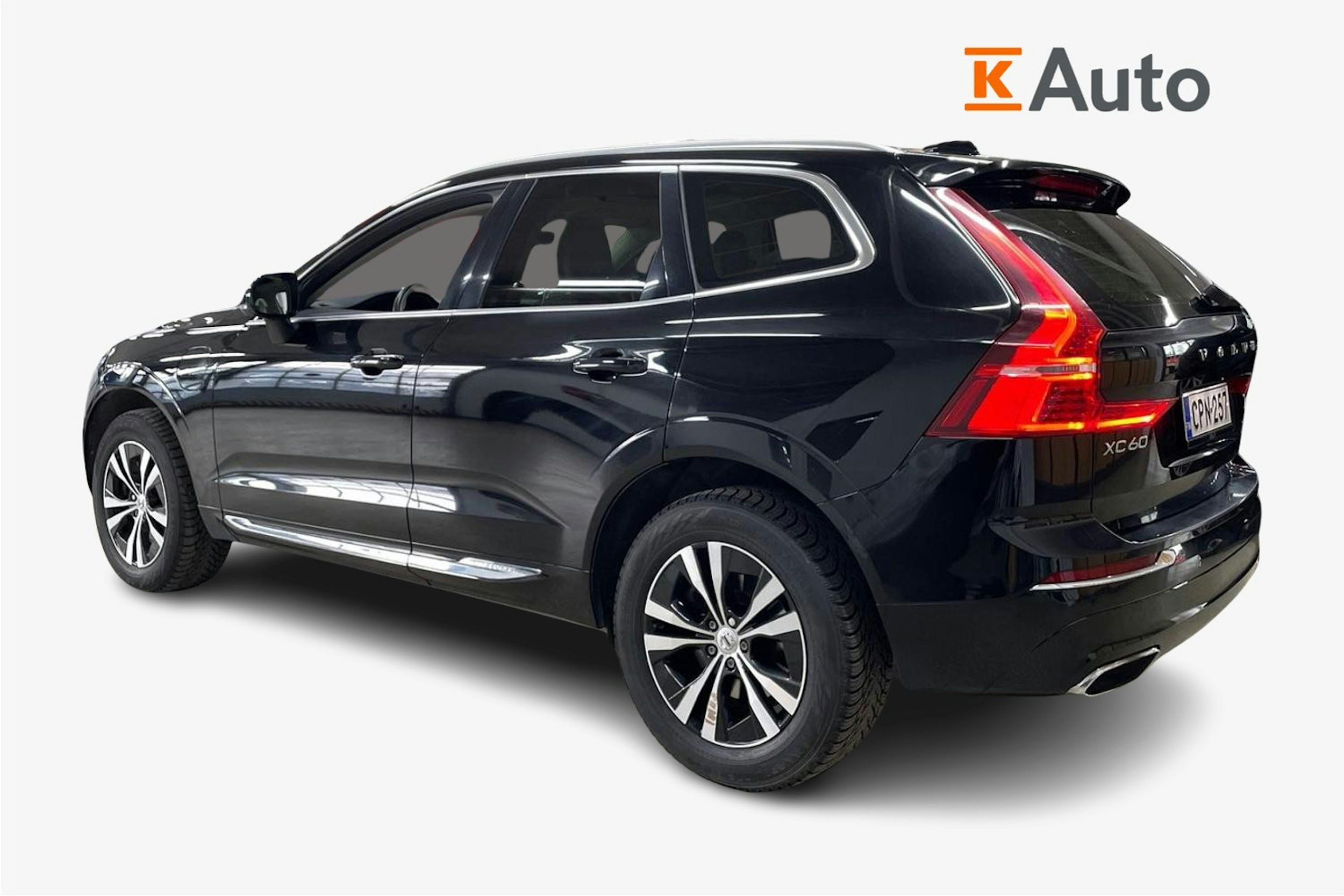 musta Volvo XC60 2021 kuva 2.