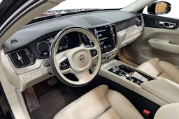 musta Volvo XC60 2021 kuva 7.