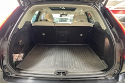 musta Volvo XC60 2021 kuva 16.