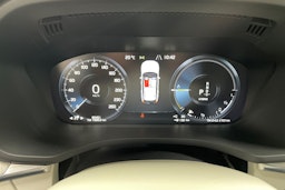 musta Volvo XC60 2021 kuva 17.