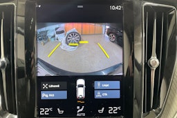 musta Volvo XC60 2021 kuva 18.