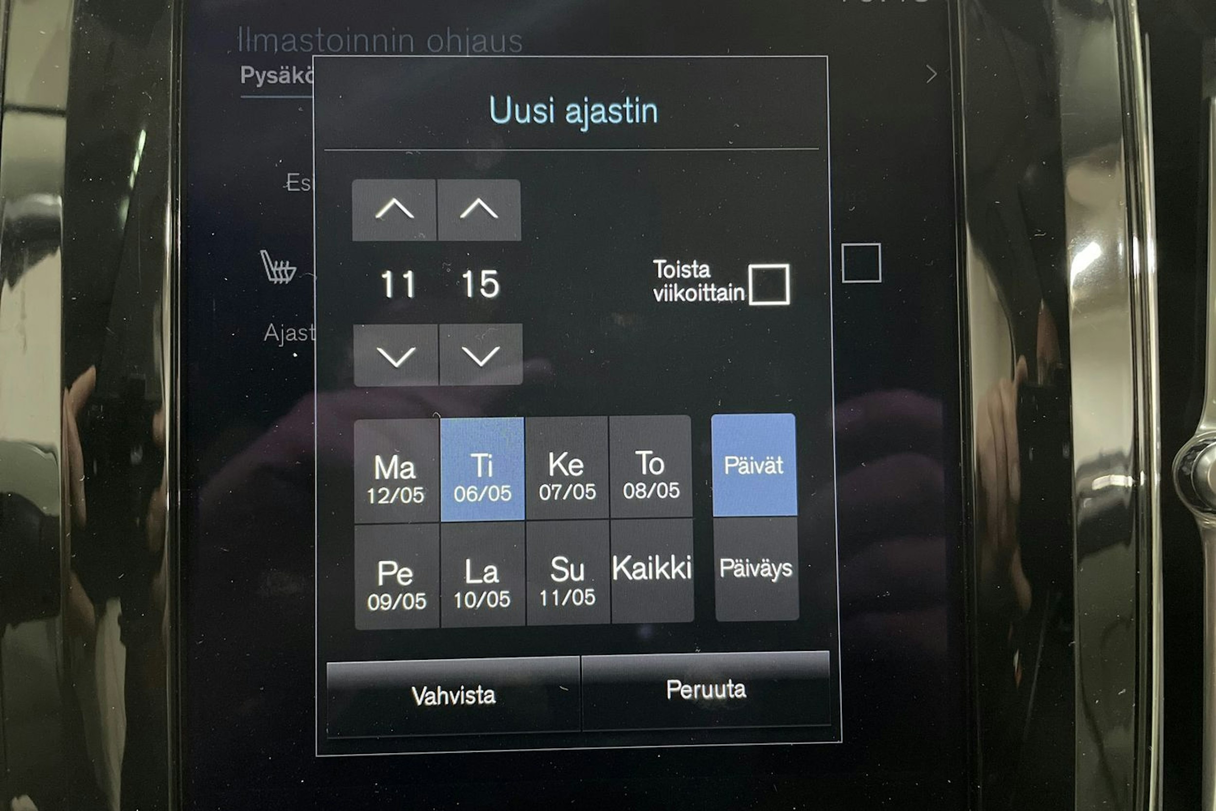 musta Volvo XC60 2021 kuva 19.