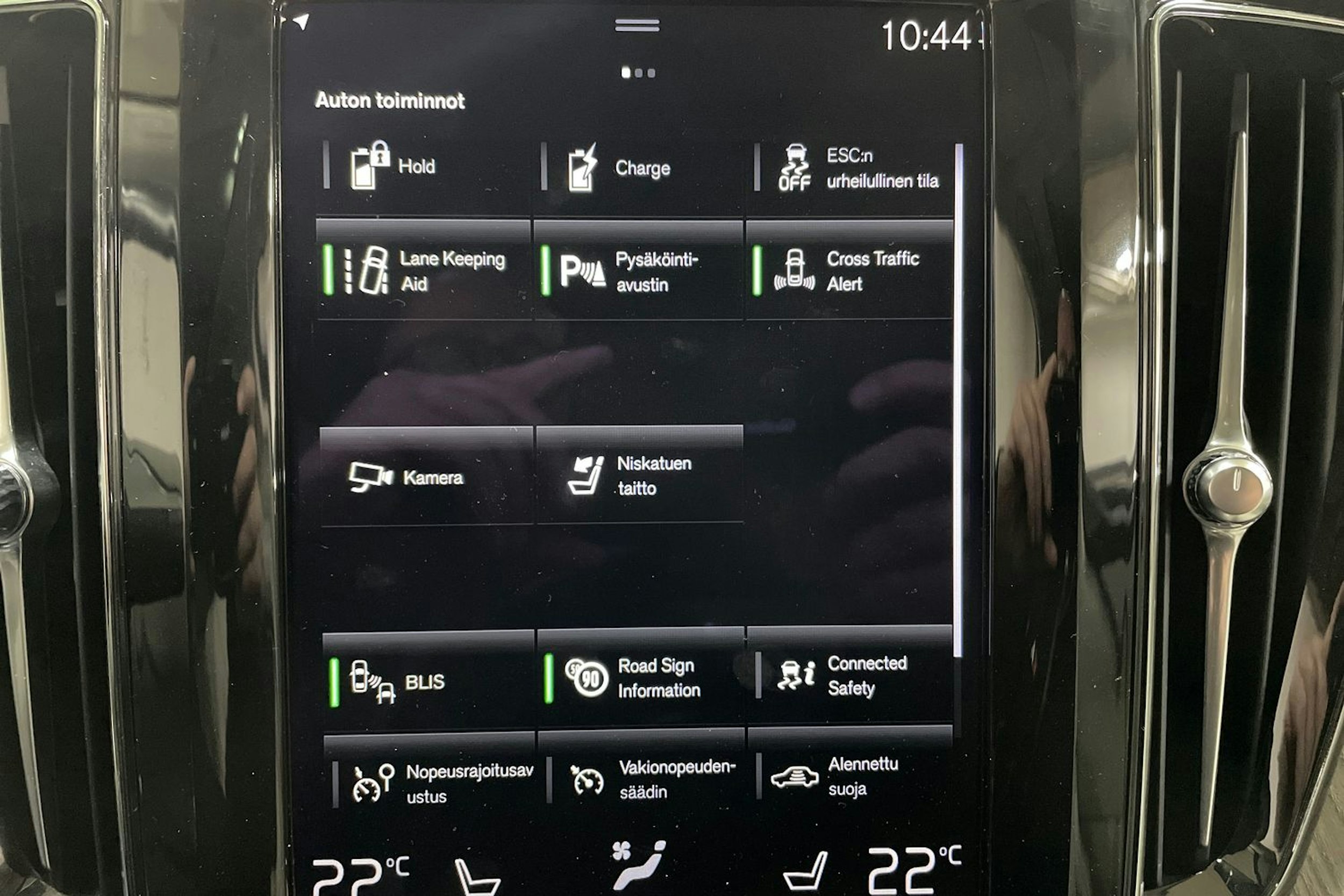 musta Volvo XC60 2021 kuva 21.