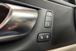 musta Volvo XC60 2021 kuva 25.