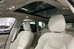 musta Volvo XC60 2021 kuva 26.