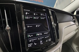 musta Volvo XC60 2021 kuva 28.