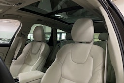 musta Volvo XC60 2021 kuva 34.