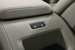 musta Volvo XC60 2021 kuva 35.