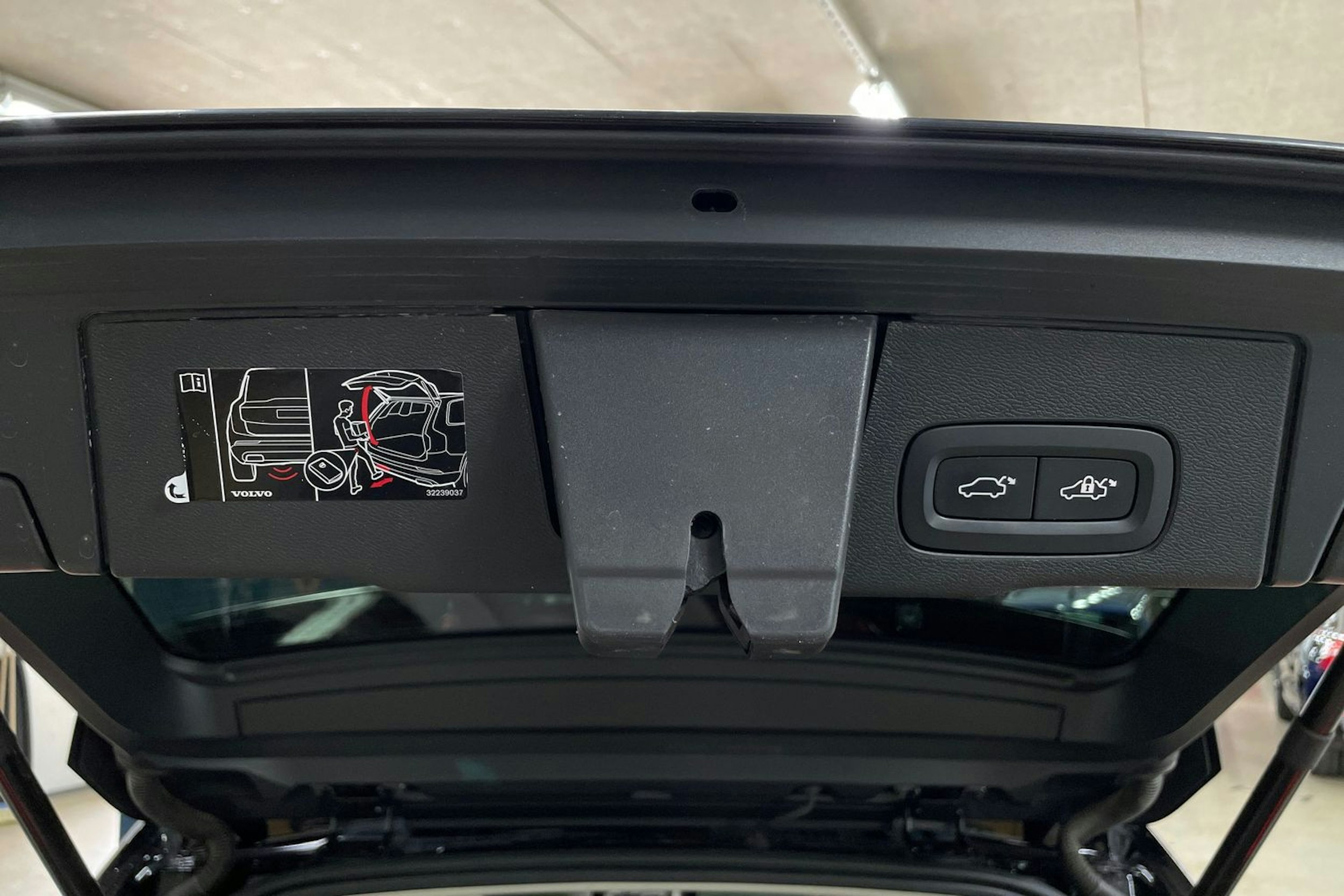 musta Volvo XC60 2021 kuva 37.