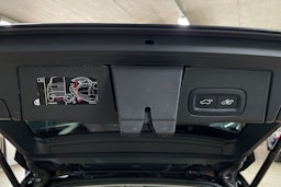 musta Volvo XC60 2021 kuva 37.