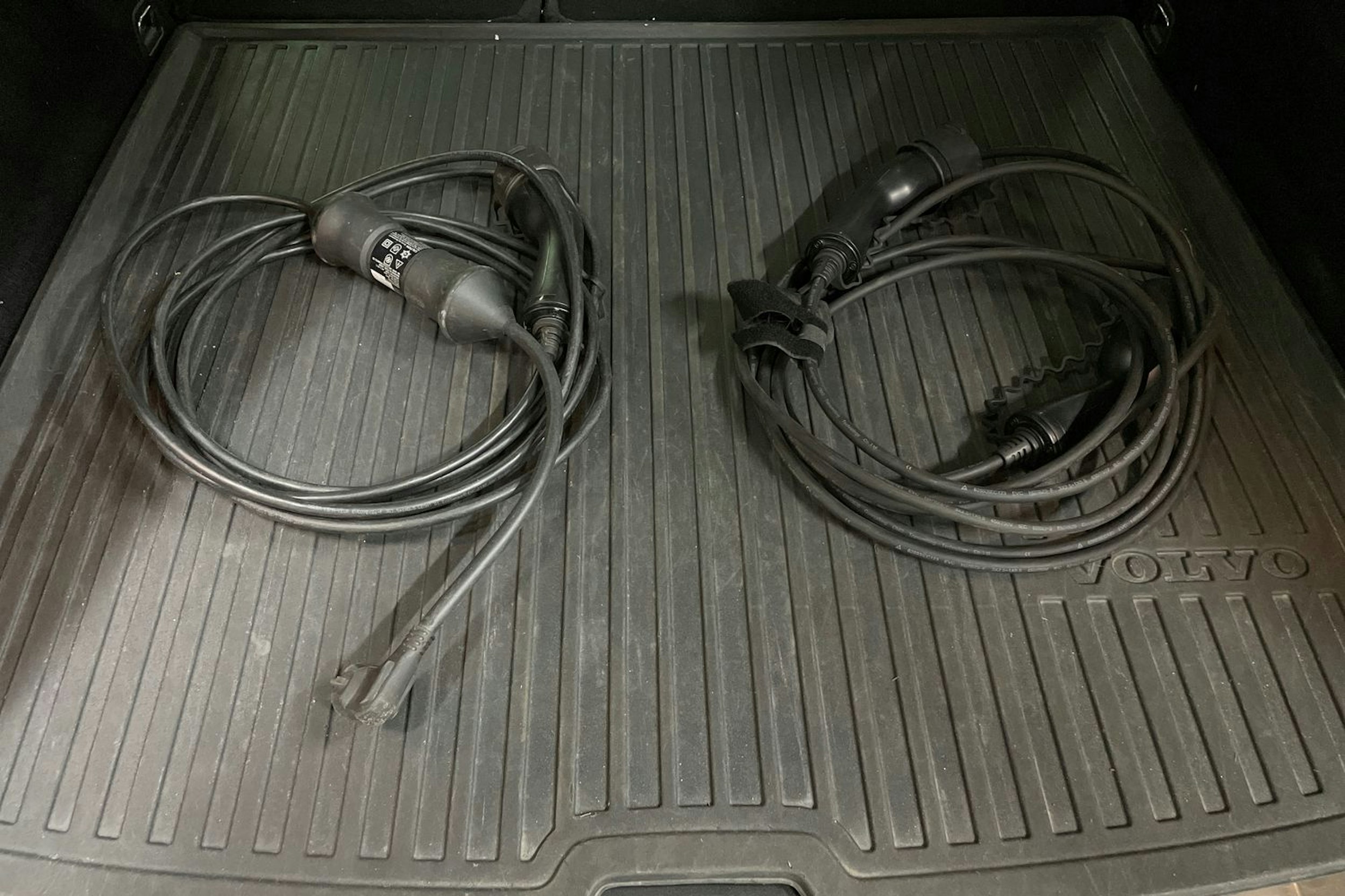 musta Volvo XC60 2021 kuva 39.