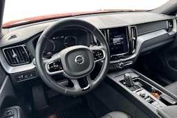 punainen Volvo XC60 2021 kuva 6.