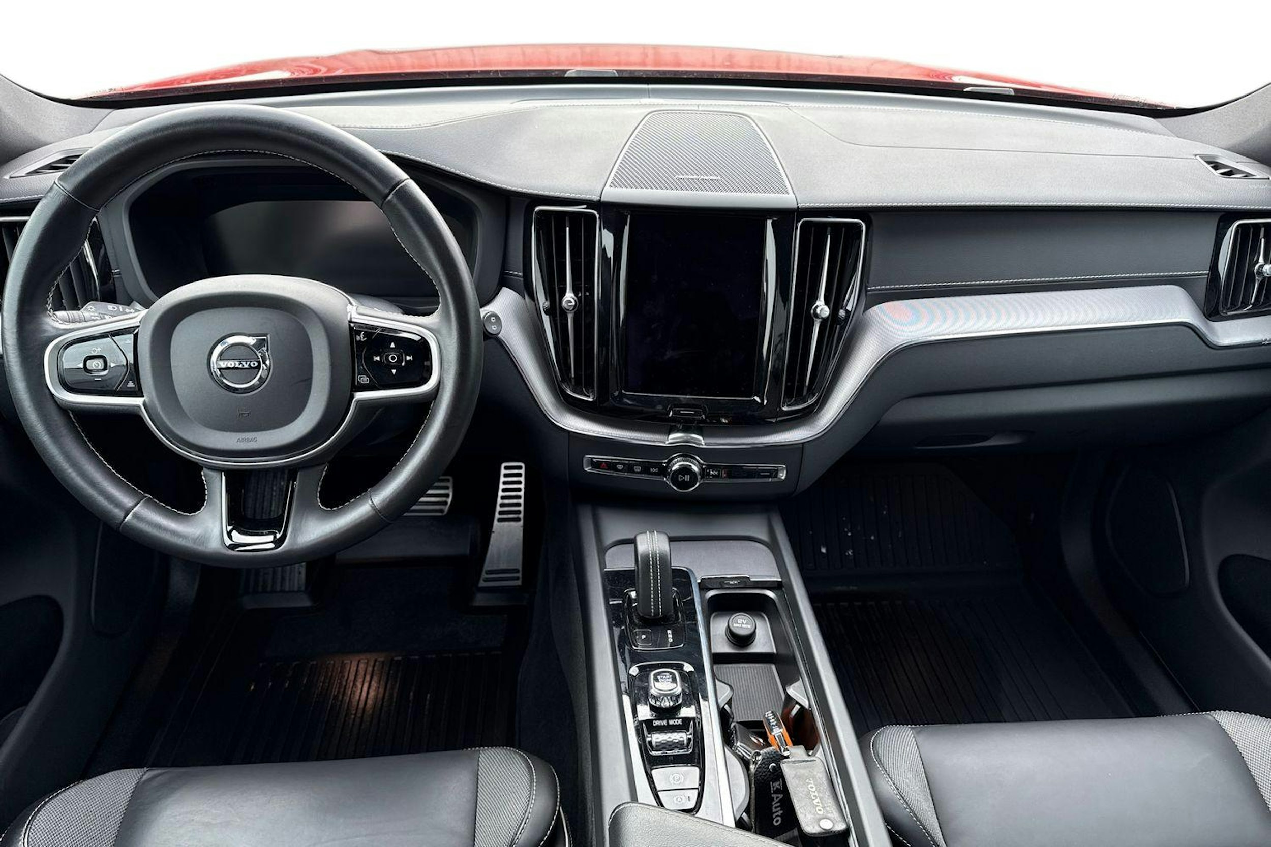 punainen Volvo XC60 2021 kuva 7.