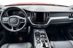 punainen Volvo XC60 2021 kuva 7.