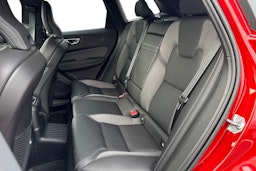 punainen Volvo XC60 2021 kuva 8.