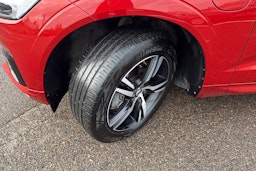 punainen Volvo XC60 2021 kuva 10.