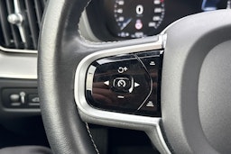 punainen Volvo XC60 2021 kuva 12.