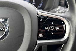 punainen Volvo XC60 2021 kuva 13.