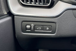 punainen Volvo XC60 2021 kuva 16.