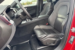 punainen Volvo XC60 2021 kuva 25.