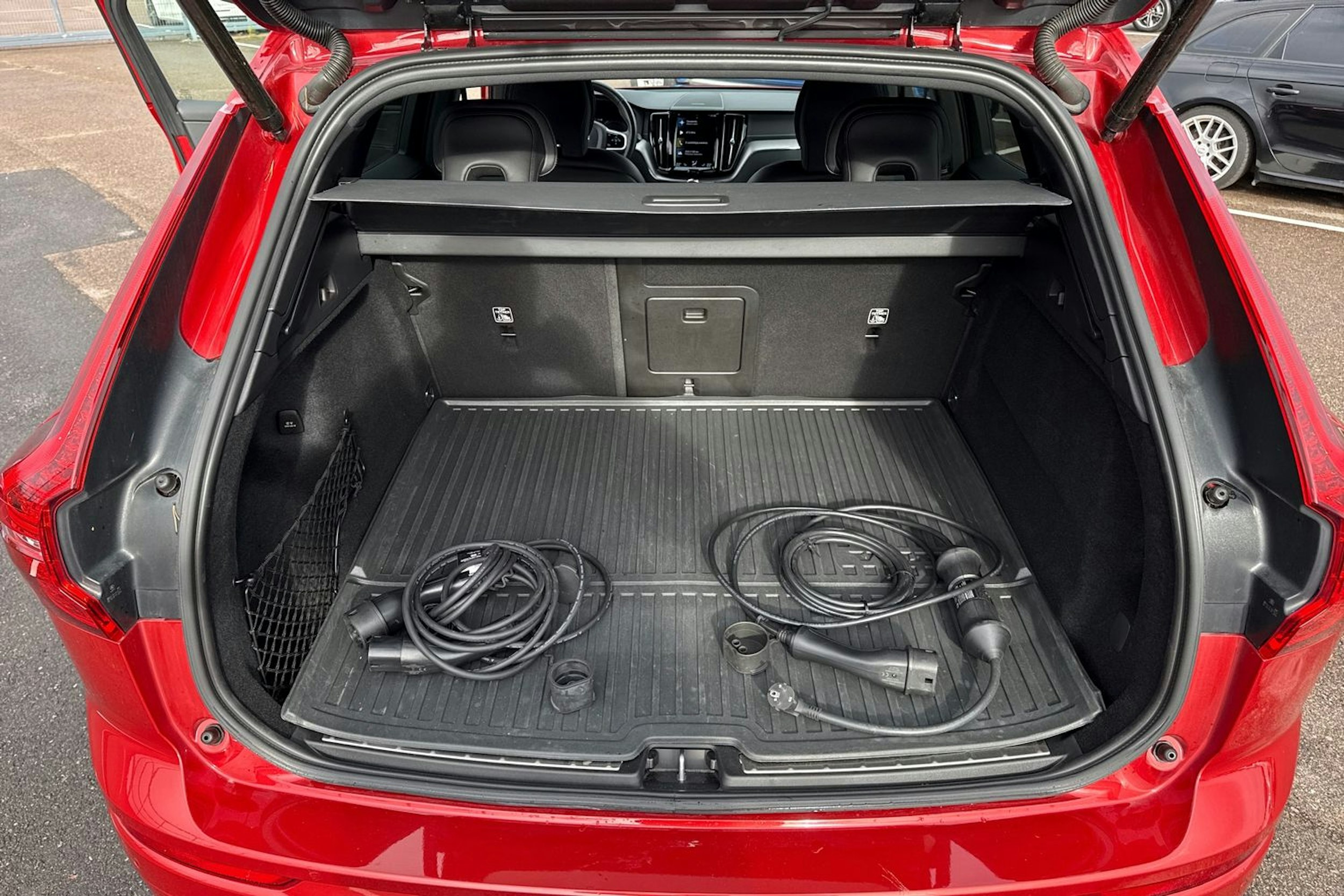 punainen Volvo XC60 2021 kuva 27.