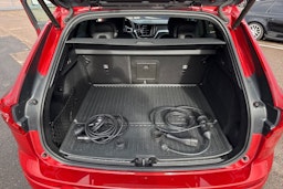 punainen Volvo XC60 2021 kuva 27.