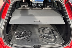 punainen Volvo XC60 2021 kuva 28.