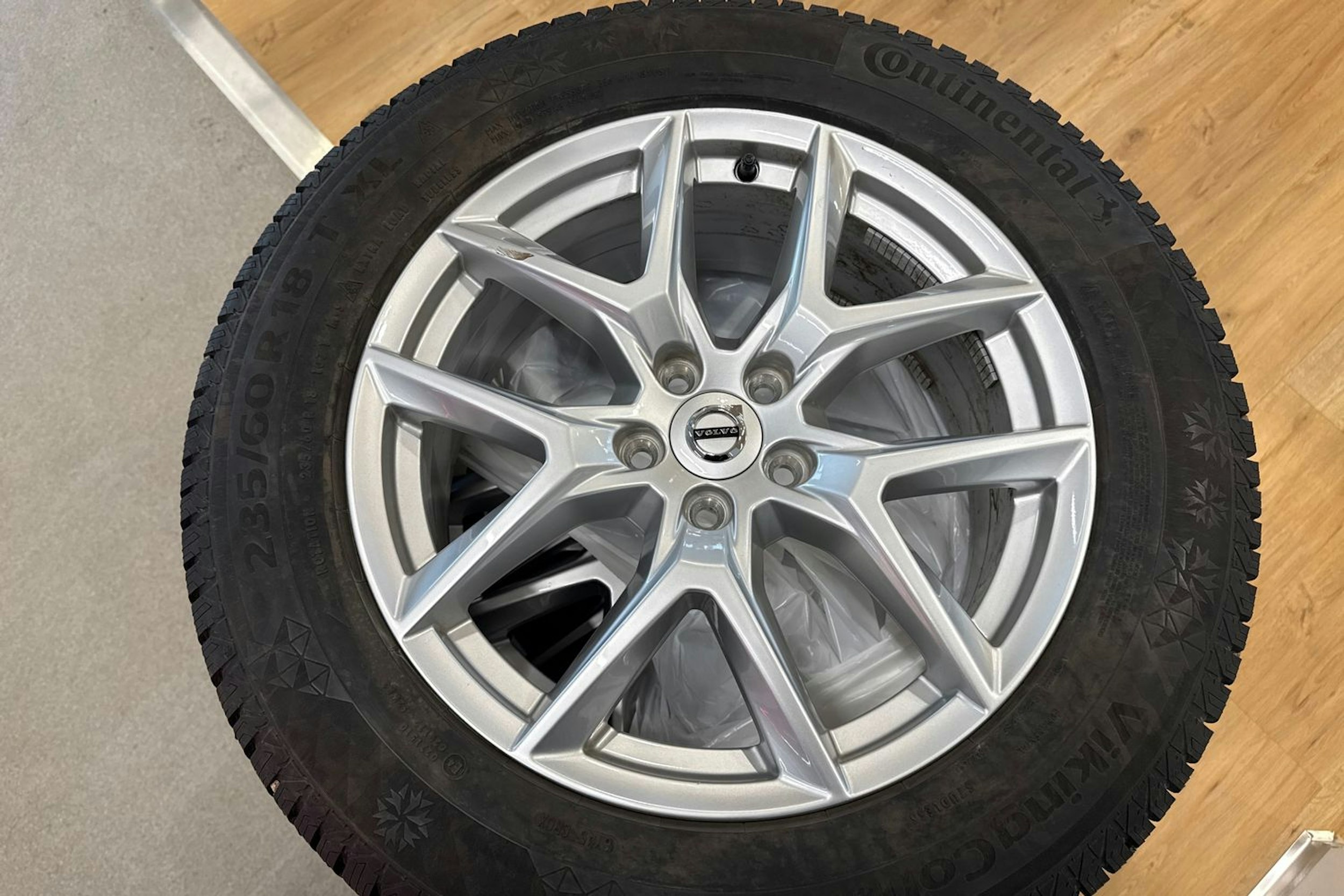 punainen Volvo XC60 2021 kuva 31.